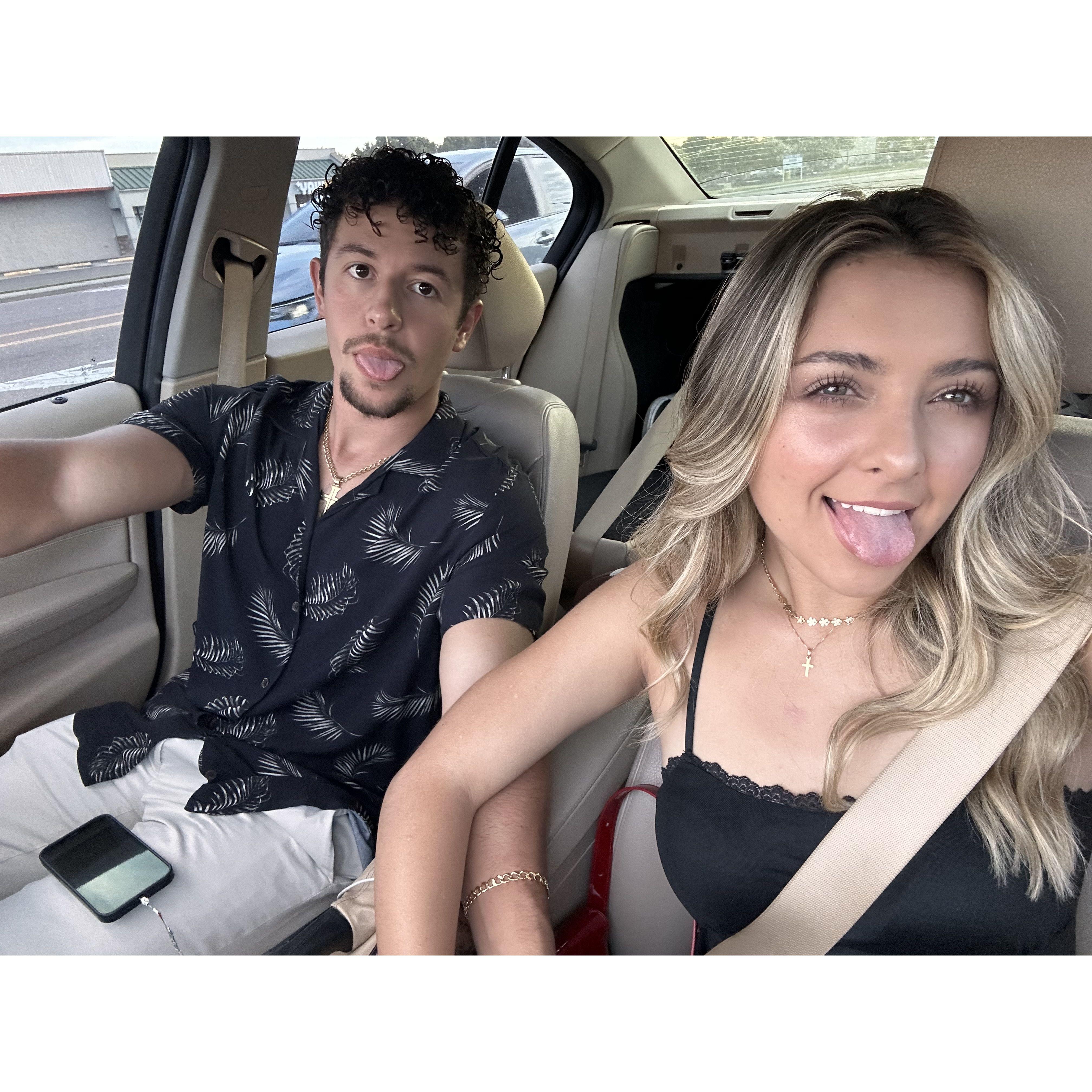 Gabe invited Mariana to eat at a restaurant in Downtown Charleston for a date! We were still not dating yet lol