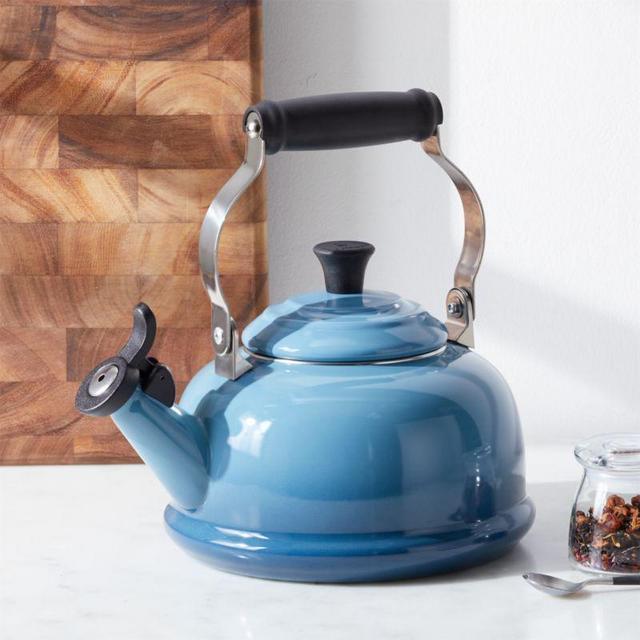 Le Creuset ® Classic Marine Kettle
