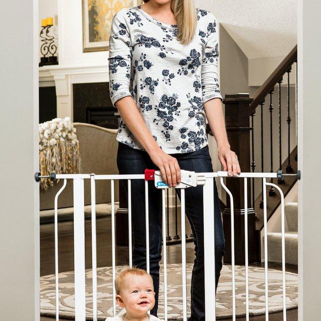 Regalo Easy Step 39-Inch Extra Wide Baby Gate, Bonus Kit, Includes 6-Inch Extension Kit, 4 Pack Pressure Mount Kit and 4 Pack Wall Mount Kit