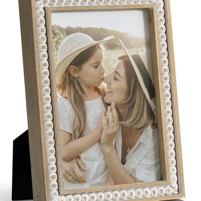 SUMGAR 4x6 Picture Frame 6x4 Photo Frame White Wood Farmhouse Boho Wall Mounted with Shabby Chic Decorative Distressed Pine Beads Decor for Desk Birthday Gifts for Mothers Day Woman Grandma
