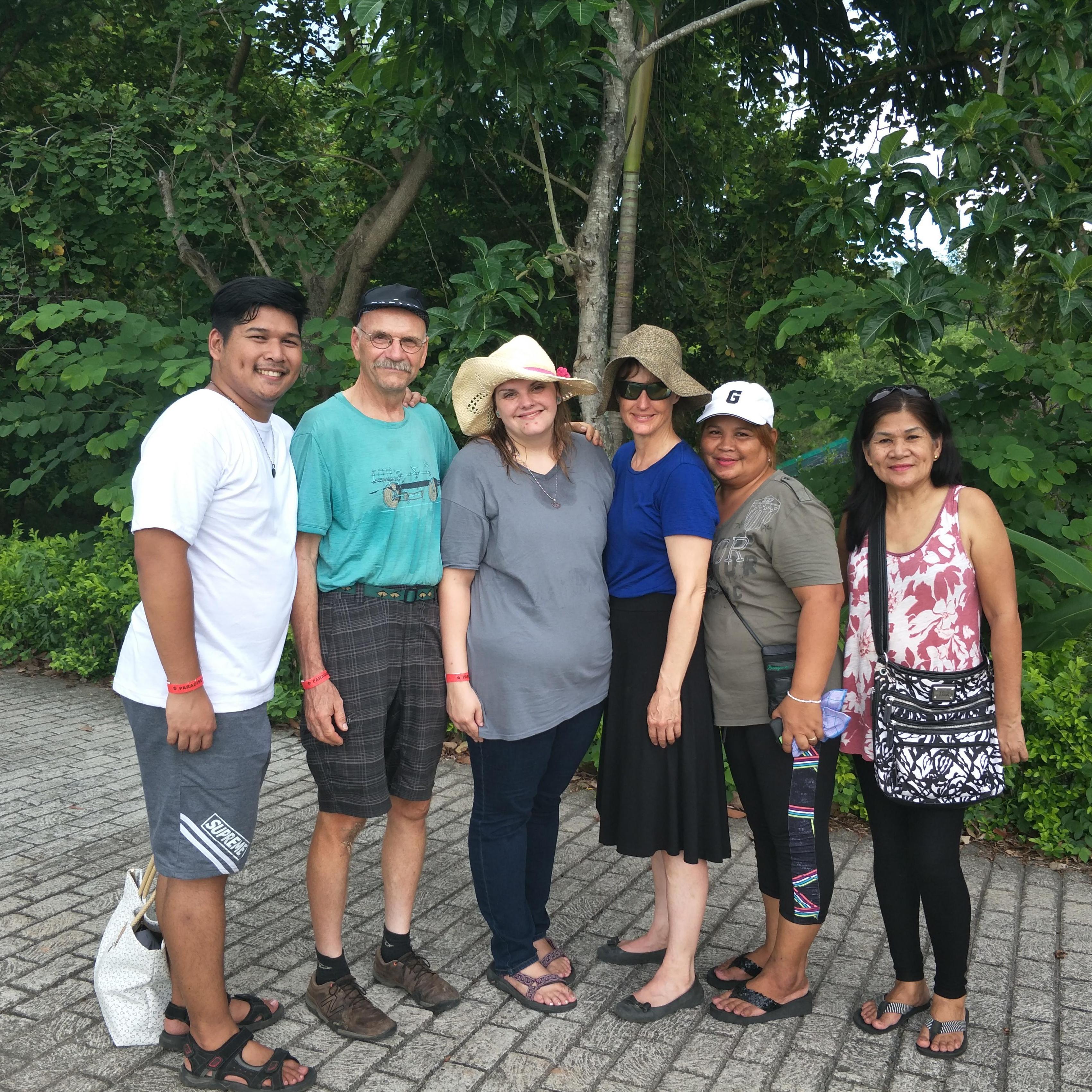 Raymond, Crystal's Dad (Mitch), Crystal, Lesa, Sister Baby, Raymond's Mother (Angelina)
