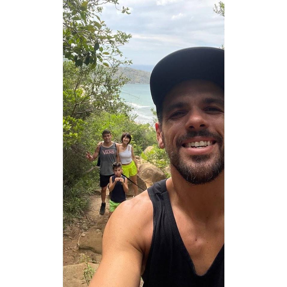 Hiking with his brother and Luquinha in Floripa — great company, stunning views, and plenty of laughs along the way! 🥾