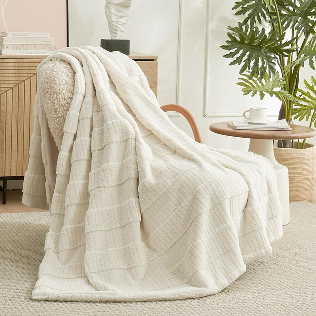 Amélie Home Sculpted Stripe Faux Fur Twin Bed Blanket, Cozy Soft Fuzzy Fluffy Blanket for Couch, Bed, Adults, 60 * 80 Inches, Ivory