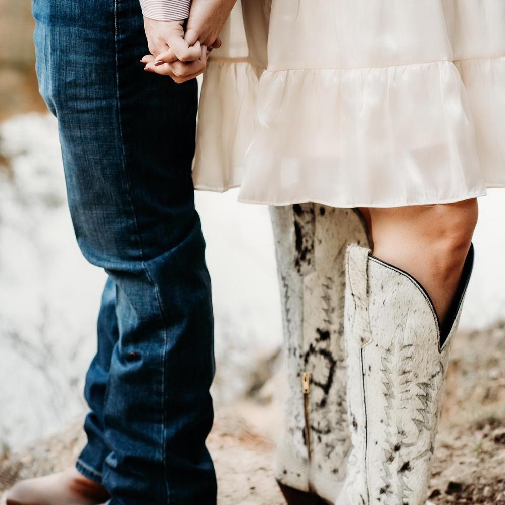 Hannah Blake and Jamie Jones' Wedding Website, image size:1000x1000