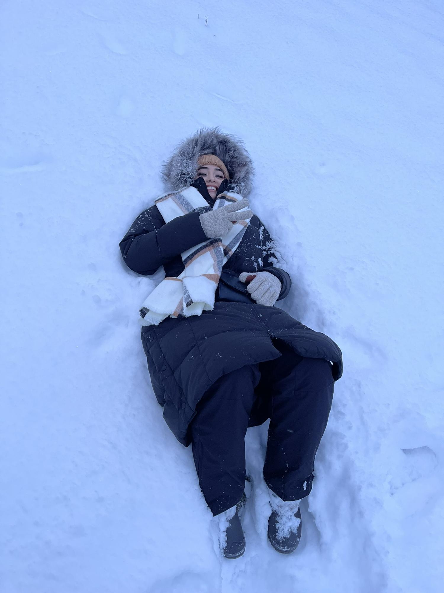 Ari just plumped onto the snow❄️ 😂