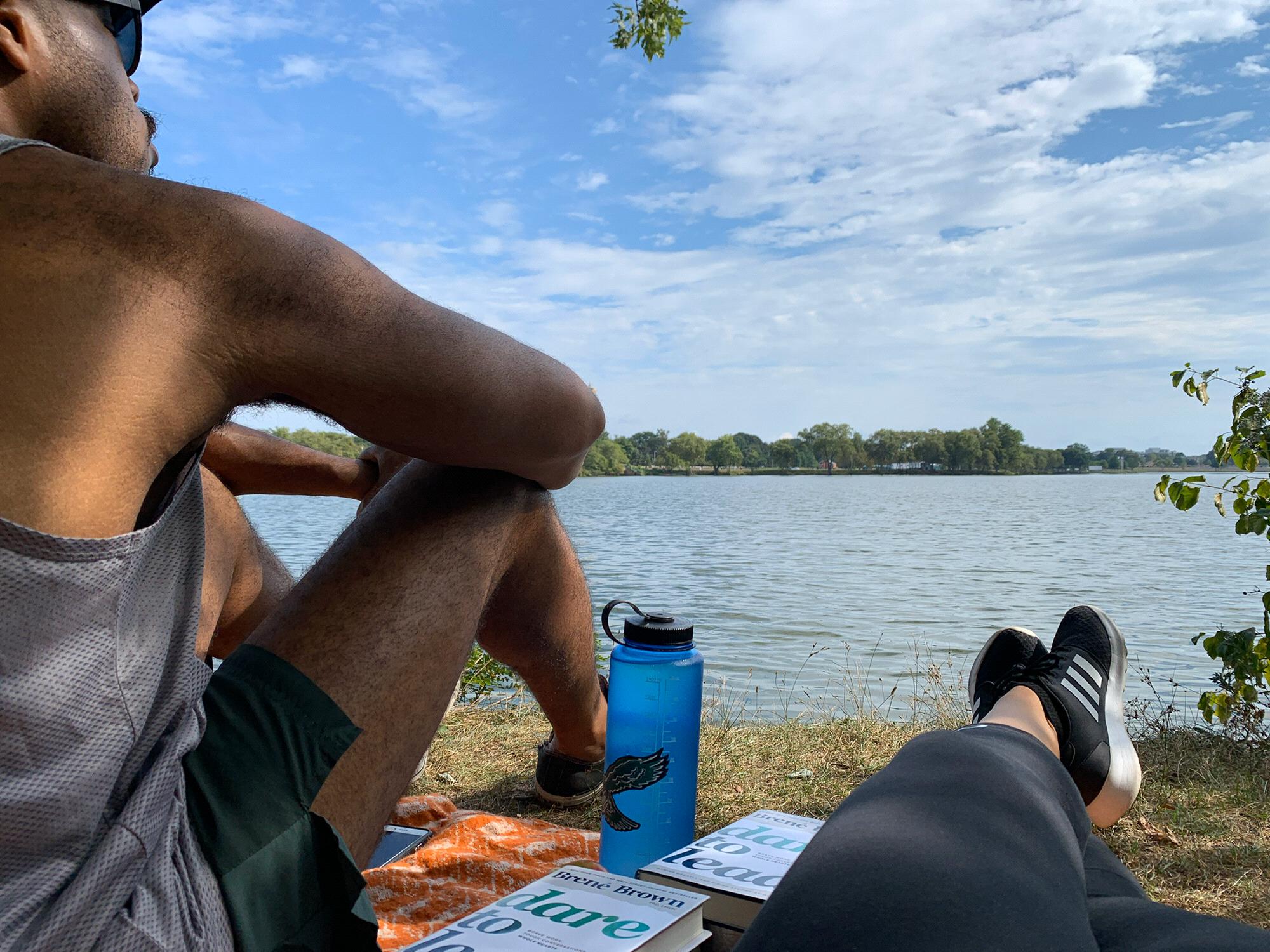 Our favorite type of date: picnic dates!