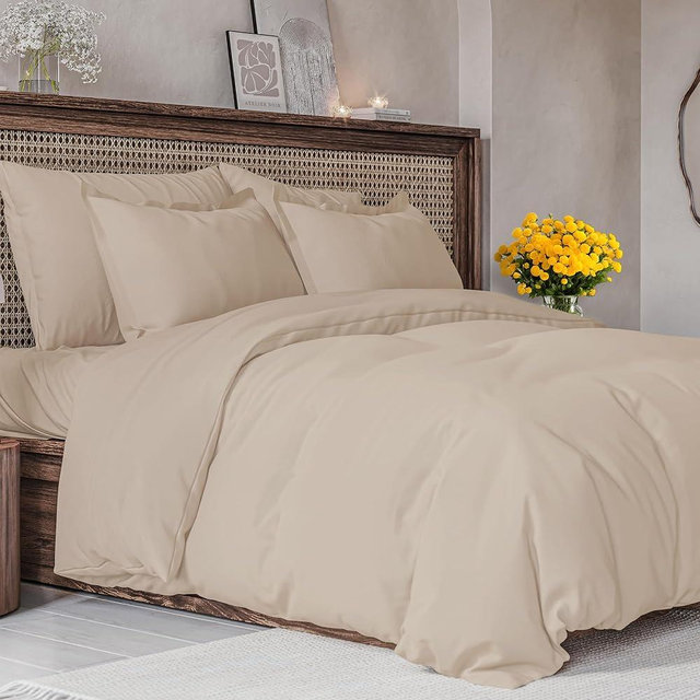 Duvet Cover Queen Size Set - Extra Soft Queen Size Duvet Cover - 90" x 90" Queen Duvet Cover w/ 2 Pillow Shams - Hotel Luxury, Easy Care & Fade Free - Comforter Cover w/ Zipper Closures & Ties (Cream)