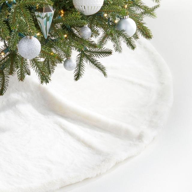 Faux Fur Winter White Christmas Tree Skirt