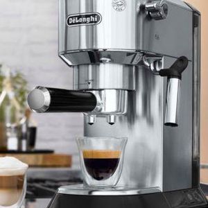De'Longhi - Dedica EC680 15-Bar Pump Espresso Maker