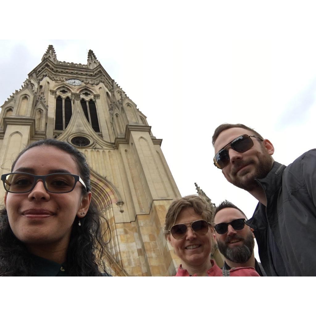 Downtown Bogotá with the Biolsis.
La familia Biolsi en el centro de Bogotá.