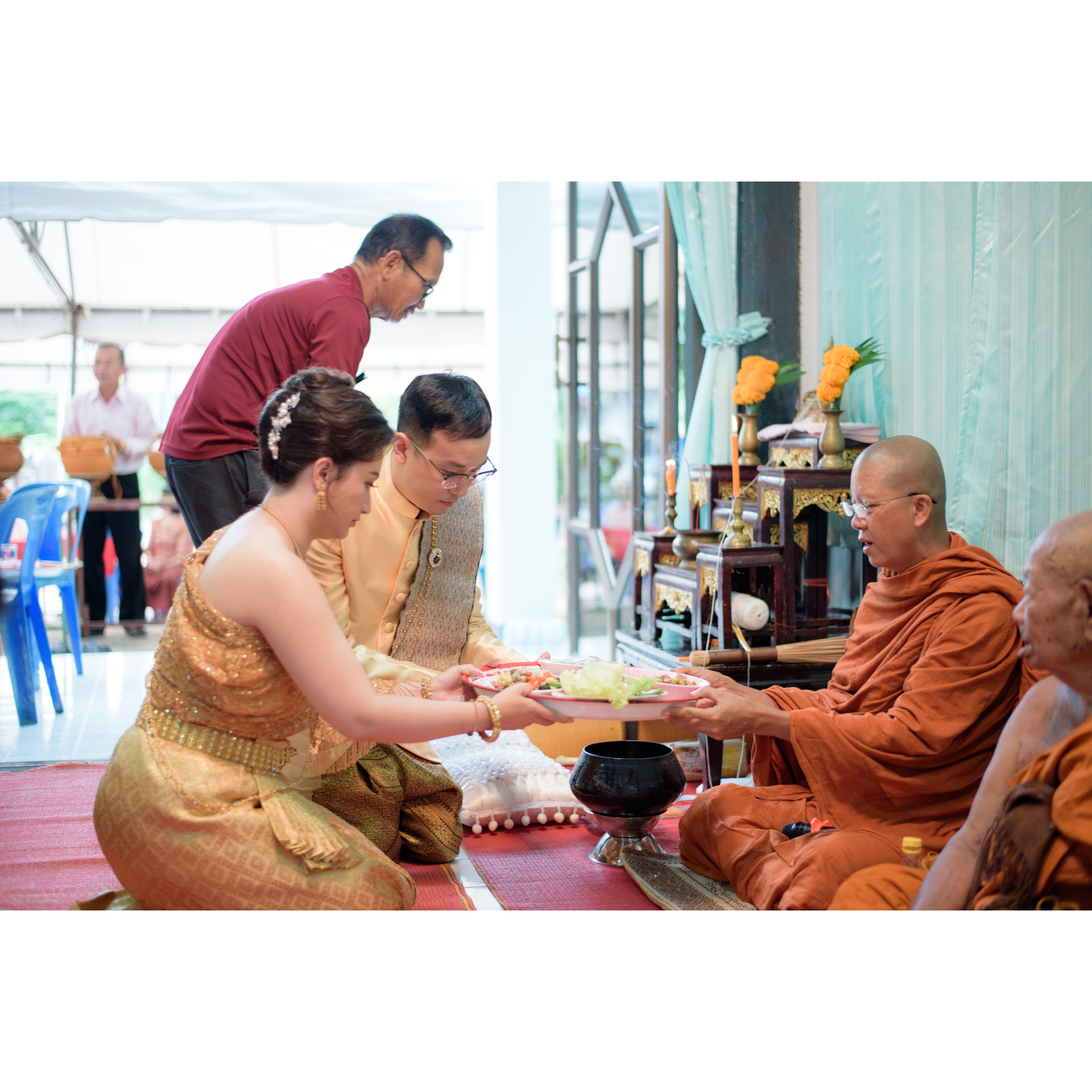 The first half of the the ceremony, we dressed up in Thai traditional wedding attire and gave food offerings to the monks.