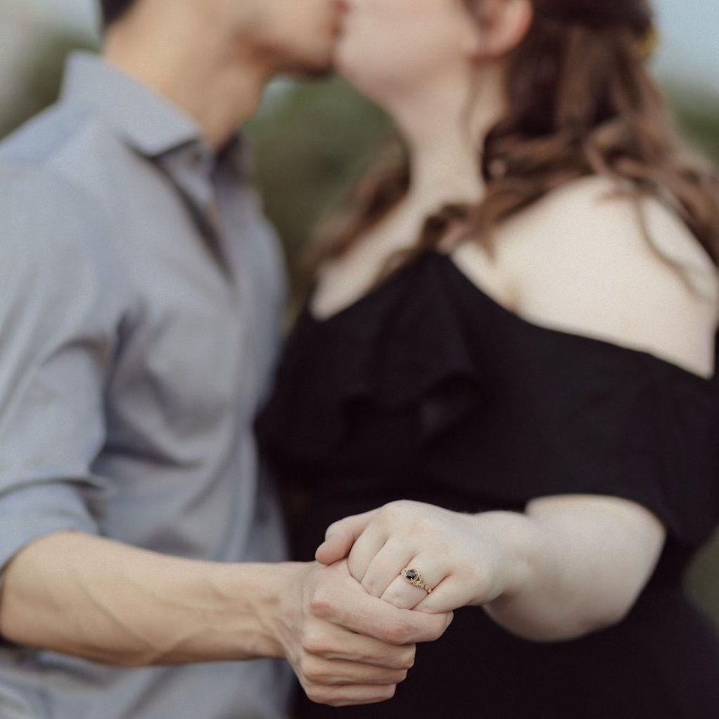 Rose's engagement ring features the same meteorite she gifted Cam for their first Christmas together.