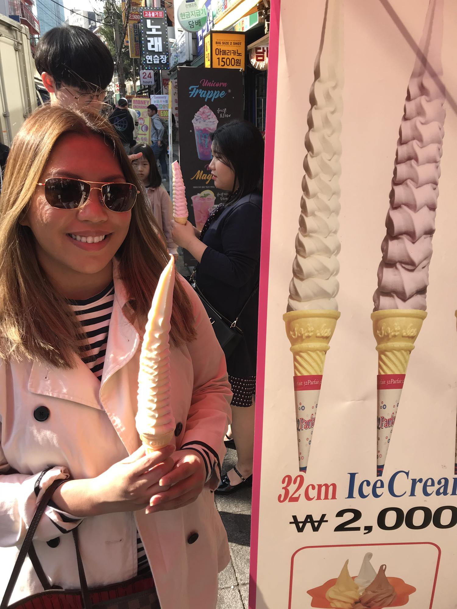 (2017) “Robin, take a picture of me and my 32cm ice cream cone”. - Seoul, South Korea