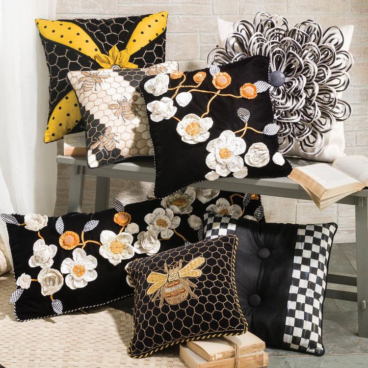 McKenzie-Childs ビーズ　クッション MacKenzie-Childs, Queen Bee Pillow | Zola