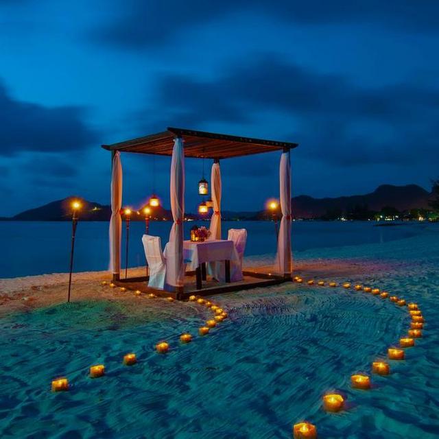 Honeymoon-Private Beach Dinner