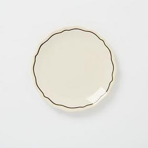 Fishs Eddy Scalloped Dessert Plate, Thin Black Band