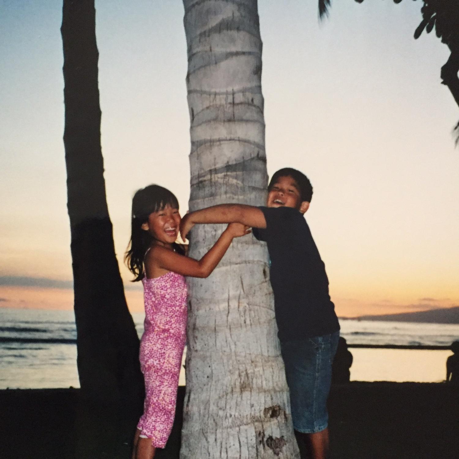 The Mooko/Satsuma siblings, tanned as can be.