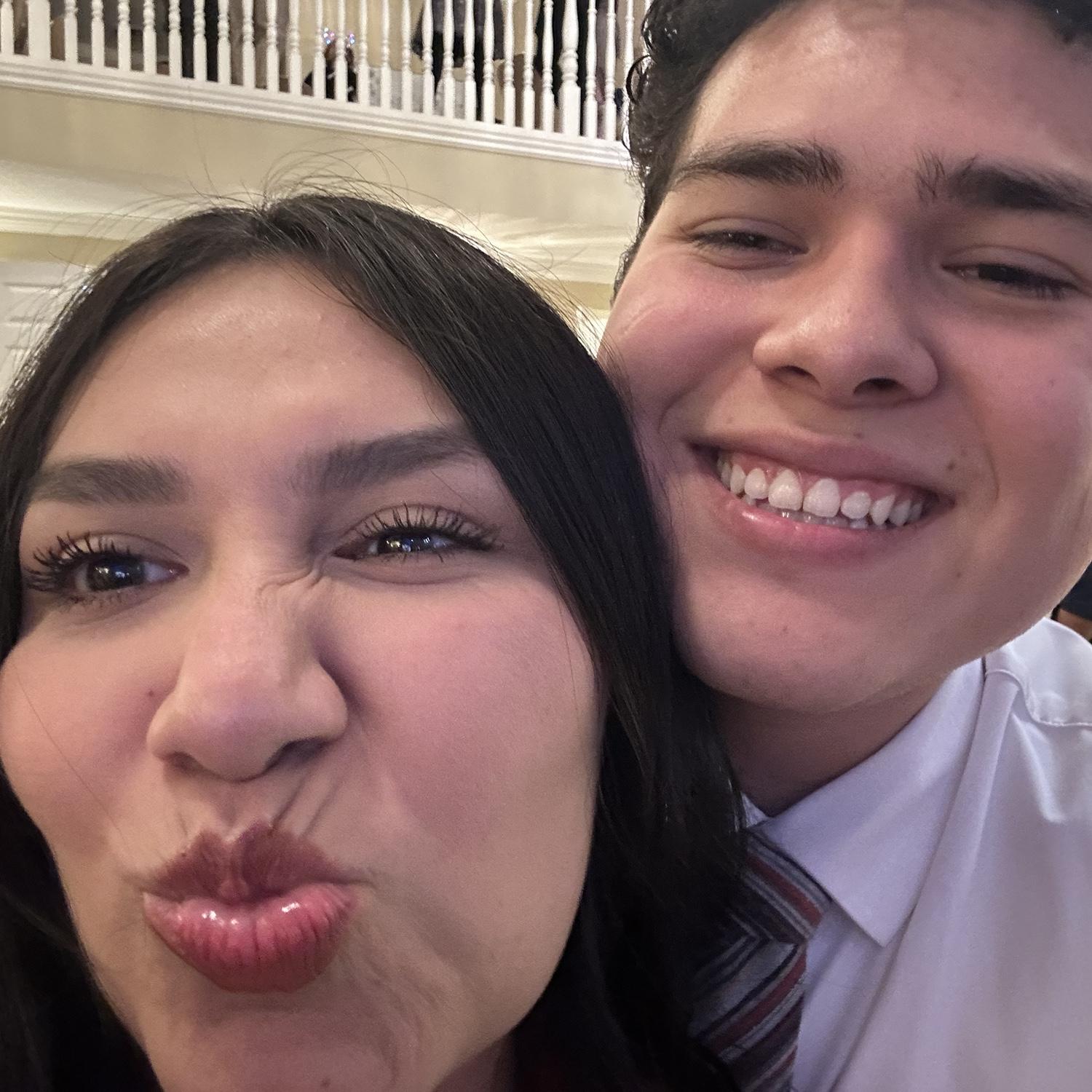 wedding guest selfies