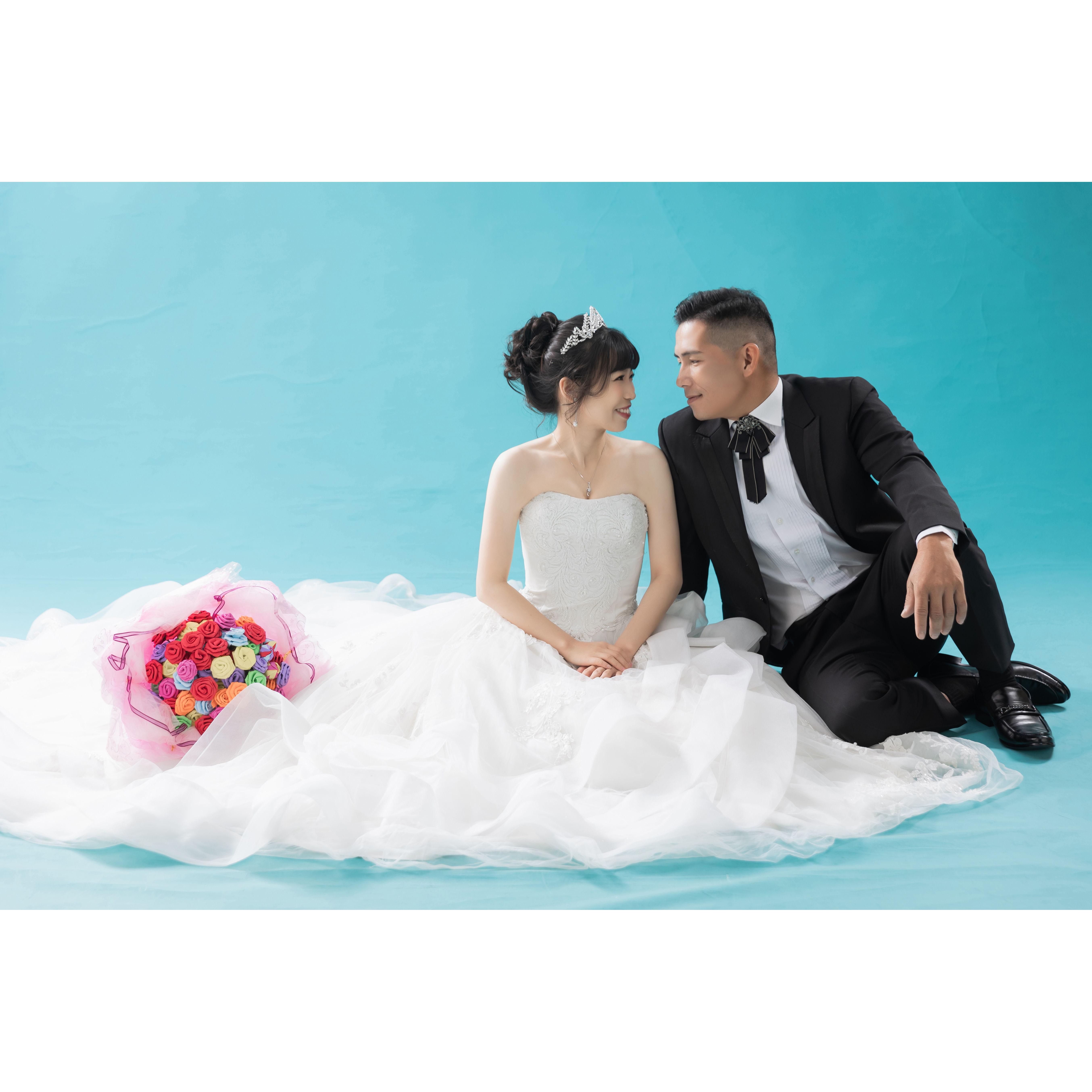 清文小花要結婚啦！感謝進家三的同學手做的玫瑰花。