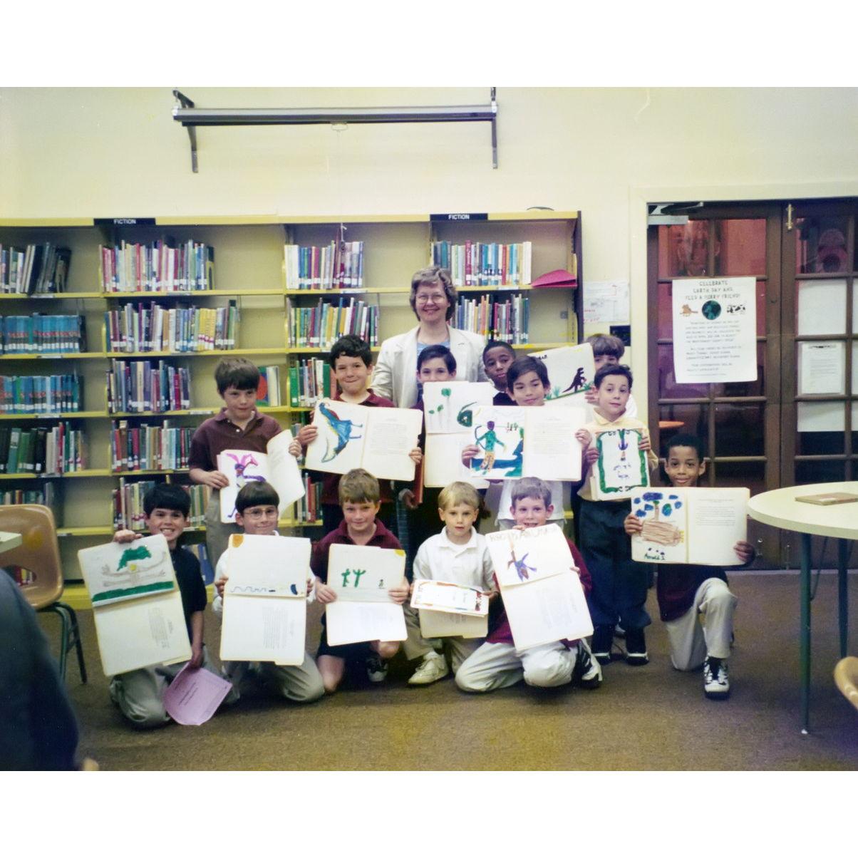 Luke tried to win fame as an artist and thus find Liza. Alas, this attempt was in vain (top left).