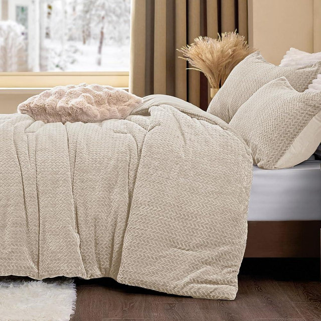 ChiXpace Flannel Fleece Queen Comforter Set - Furry Linen Leaves Pattern Faux Fur Bed Set, Winter Ultra Soft Fuzzy Comfort Set, Velvet Bedding Set for Bed with 2 Pillow Cases