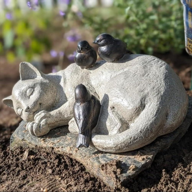 LC LCdecohome Outdoor Sleeping Cat Statue - Sparrows On Cat Figurine Memorial Statue, Resin, 12" x 8" x 4.5" for Garden Decor