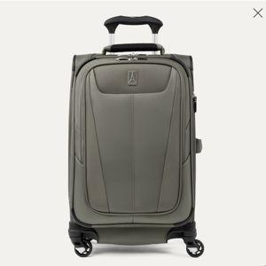 Maxlite® 5 Carry-On Spinner (Slate. Green)