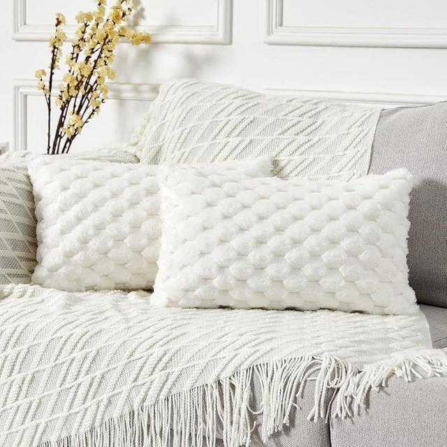 Yaertun Pack of 2 Super Soft Cozy Lumbar Decorative Throw Pillow Covers Fuzzy Plush Faux Fur Luxury Cushion Cover Pillowcase for Sofa Couch Bed Livingroom 12x20 Inch White