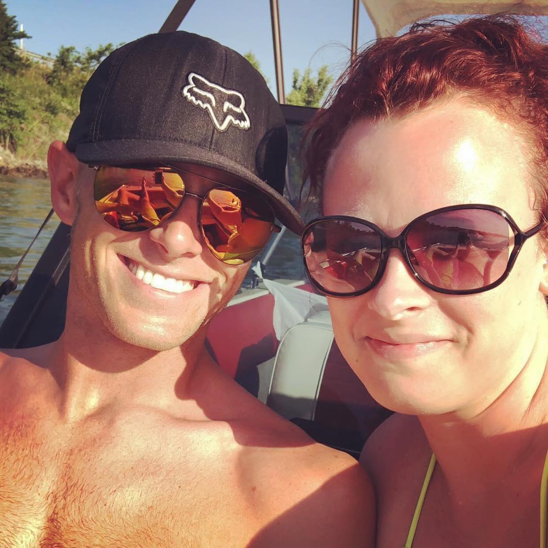 Summer 2017

Adventures began on our boat “Hot Donna”. She was made in the 70s and bright red.