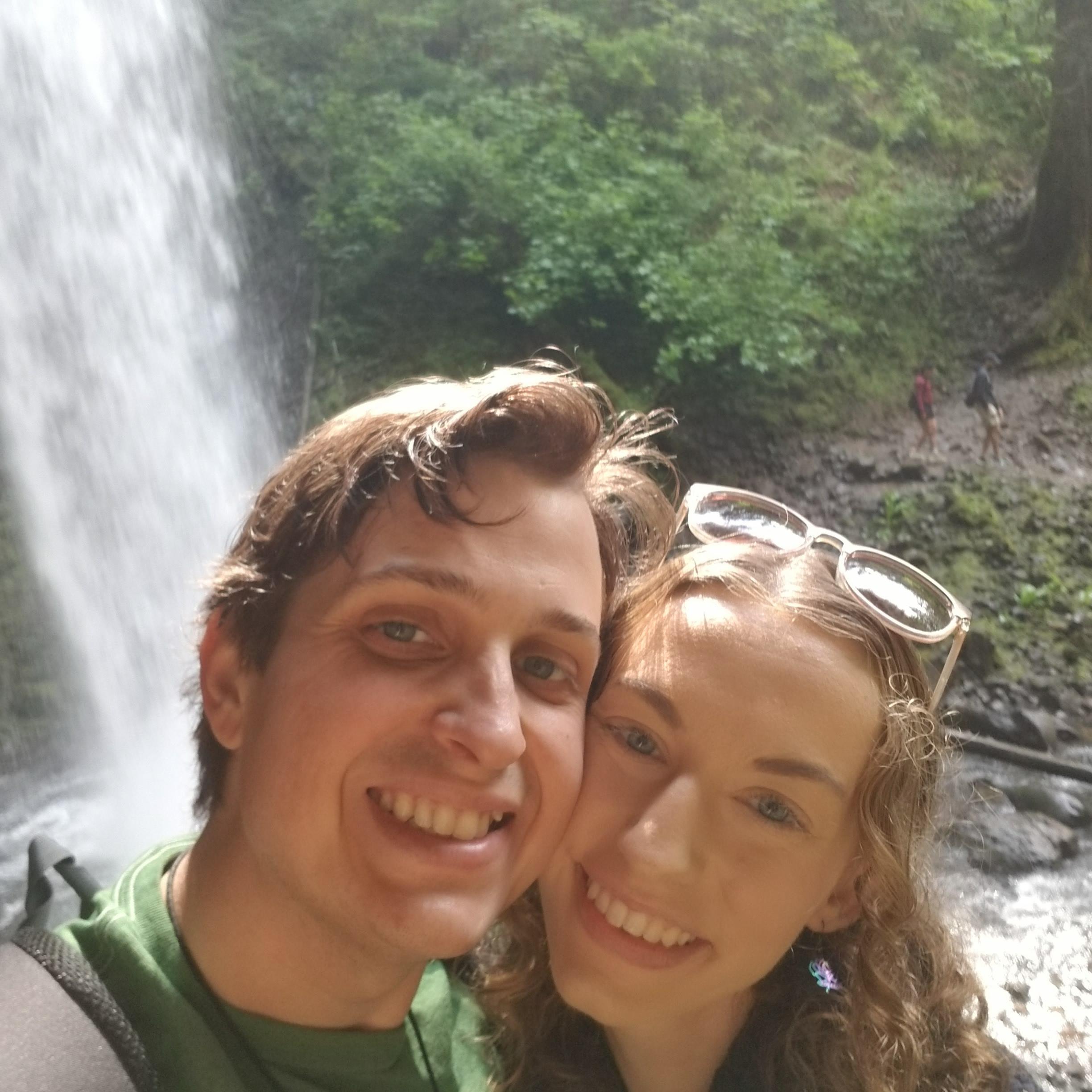 Hiking to the beautiful waterfalls of Portland!