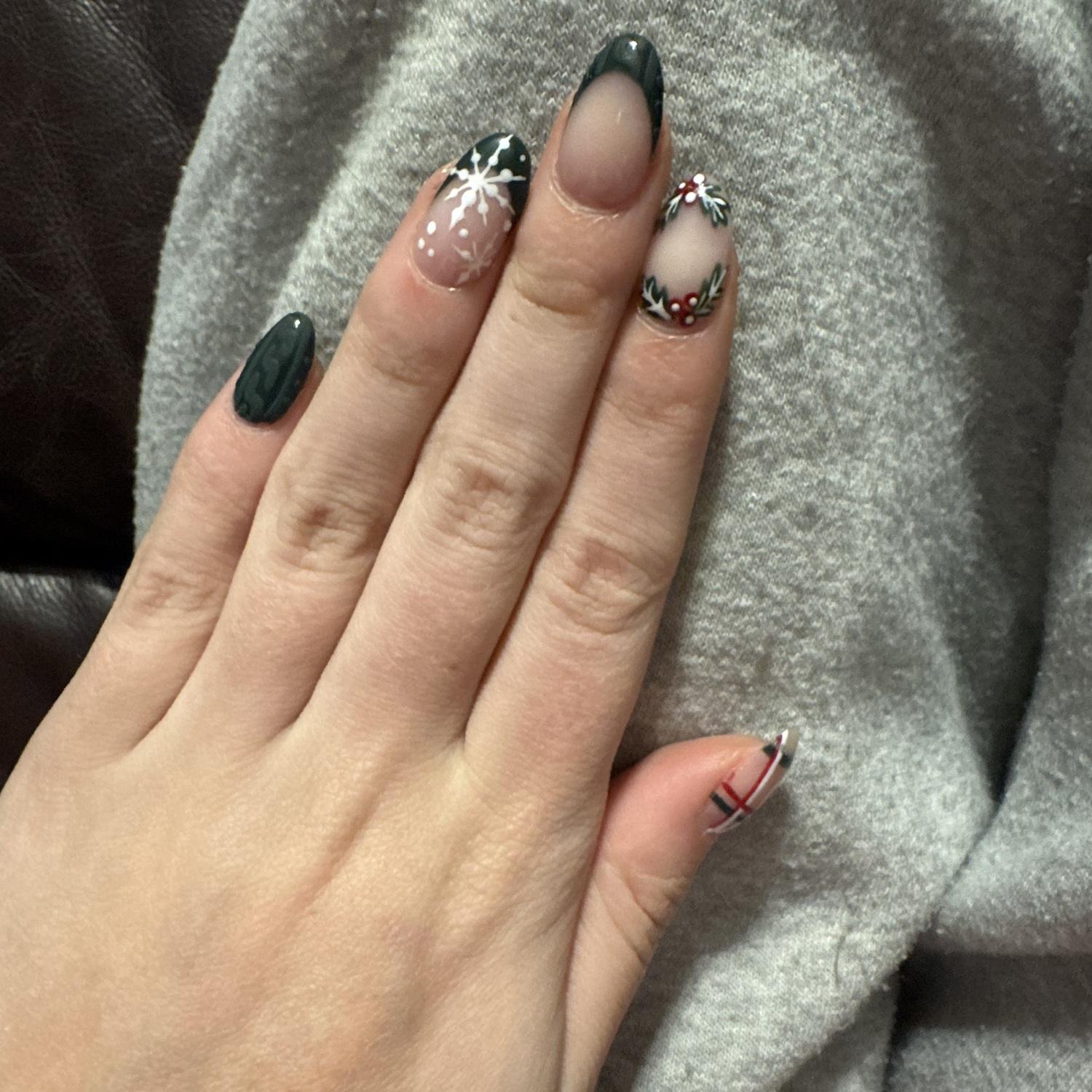 Got my nails done for Christmas 🎄