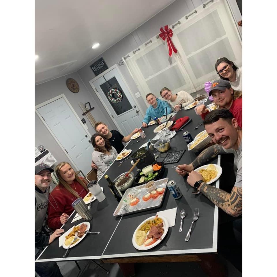 Hosting friends- something we love to do, whether that be for a BBQ, "Friendsgivingmas", tailgate, Super Bowl, or something of the like.