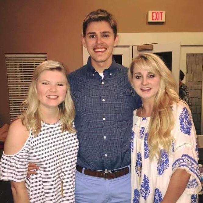 Caroline's cousin and best friend, Carly