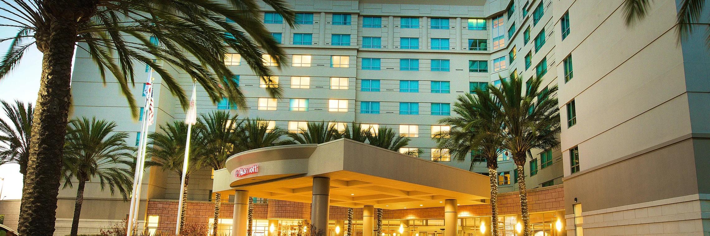 The Wedding Website of Bhavi Vohra and Manreet Sandhu