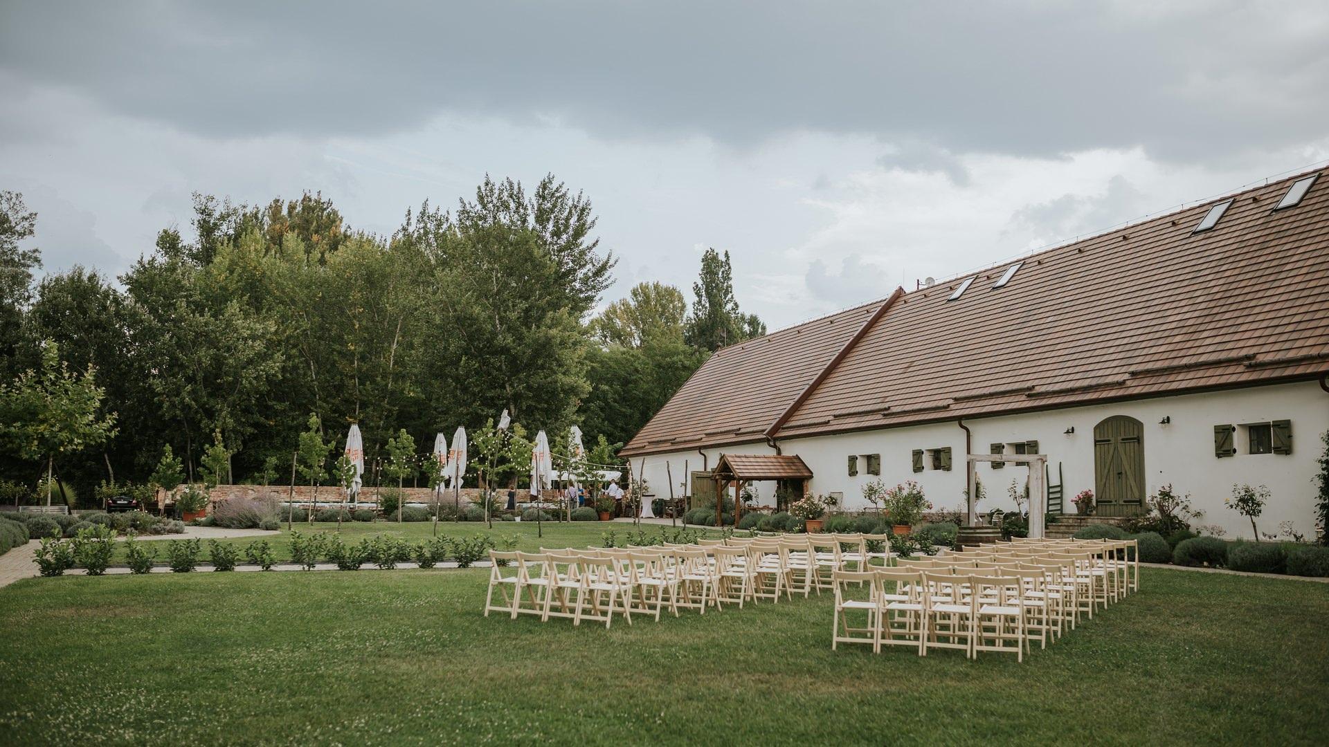 The Wedding Website of Viola Berényi and Jeff Houck