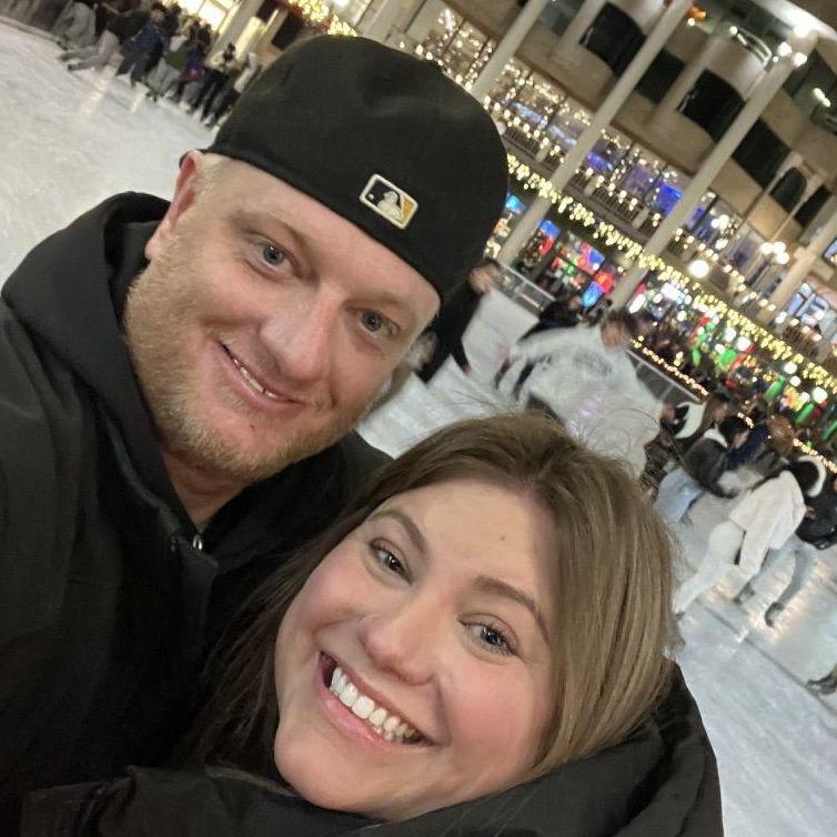 Ice Skating @ Washington Harbor (before Danielle wiped out & got a mild concussion) 🤕⛸️