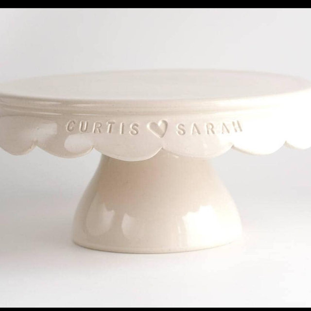 Engraved Cake Stand: A Personalized Gift for Weddings, Engagements, and Anniversaries