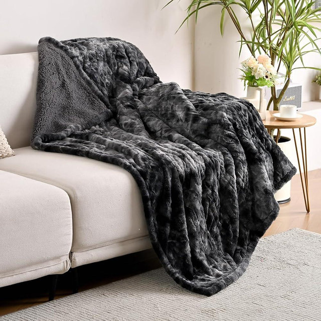 Bearhug Electric Heated Blanket Heating Blanket Throw Szie 50" x 60" Warm Blanket Heated Blanket Gift Reversible Faux Fur & Sherpa, 6 Heating Levels & 4H Auto Off, Over-Heat Protect, ETL Certification