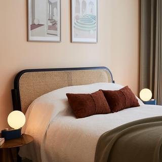 Alumina Table Lamp with Sphere IV Bulb