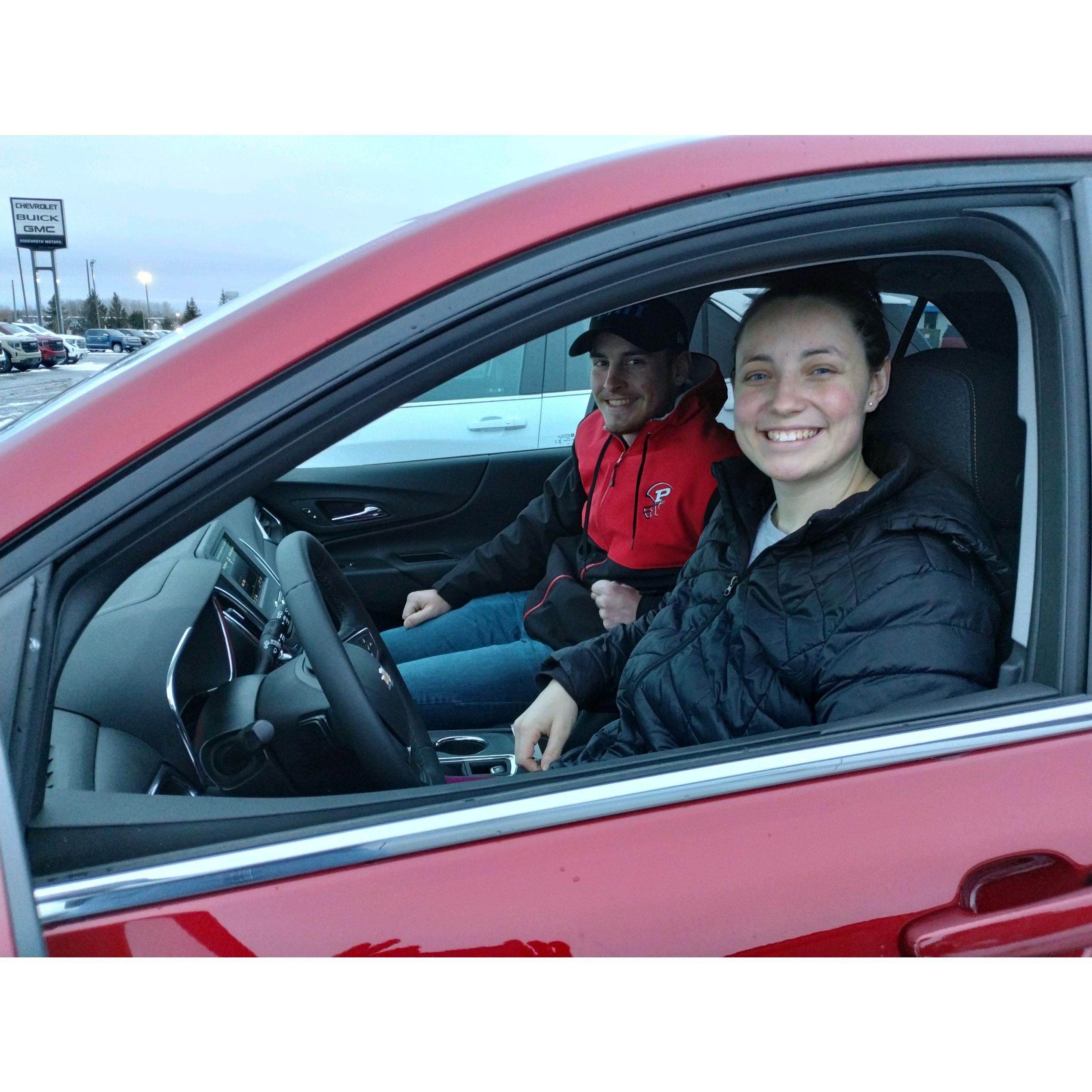 Scott and Kelly's dad helped Kelly find a new car.