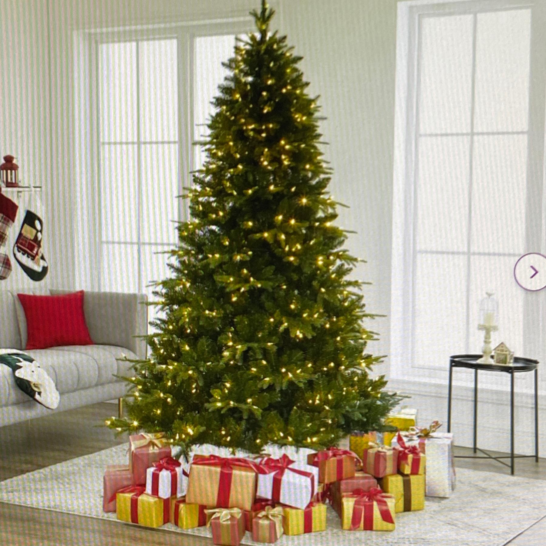 Traditional Prelit Artificial Christmas Tree