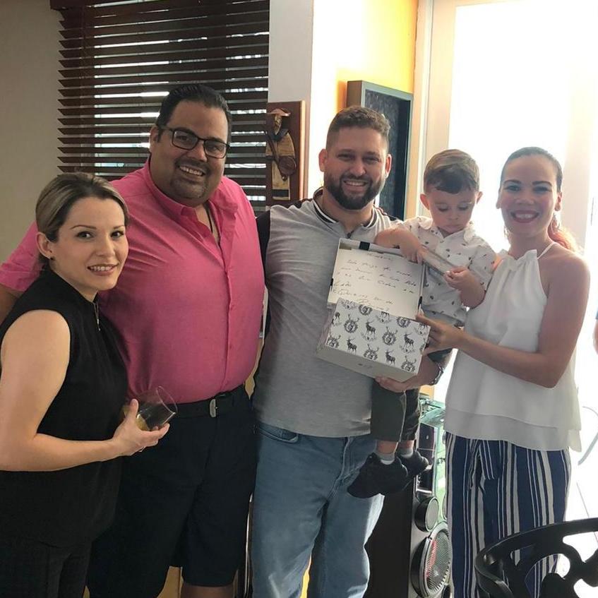 Que mucho amor le tenemos a esta hermosa familia. Como no hacerlos parte de esta aventura. Los amamos!