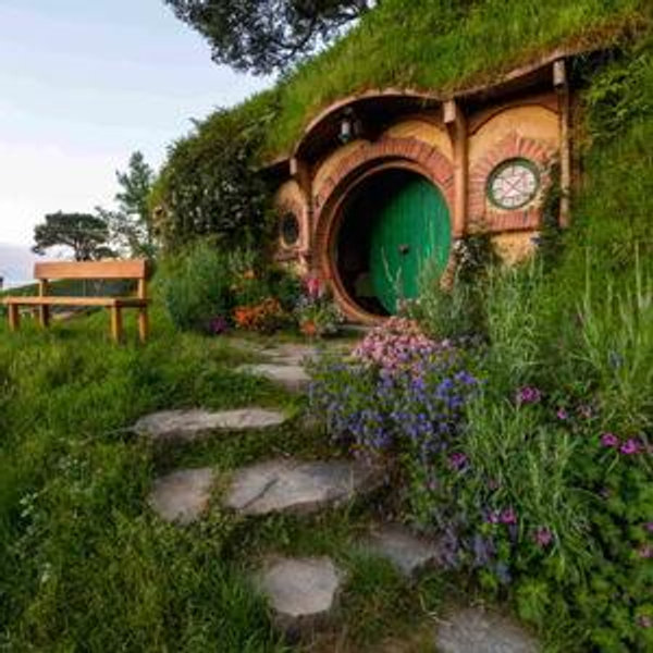 A Visit to Hobbiton for Lunch at The Green Dragon Inn