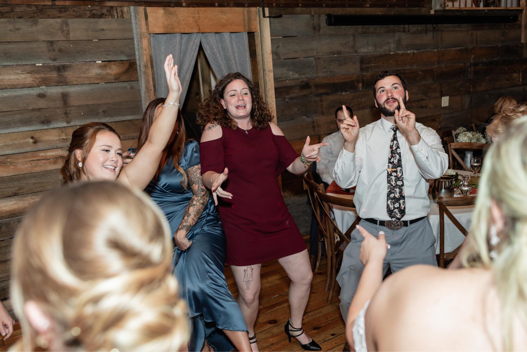 Another wedding, another time of dancing the night away ♥️