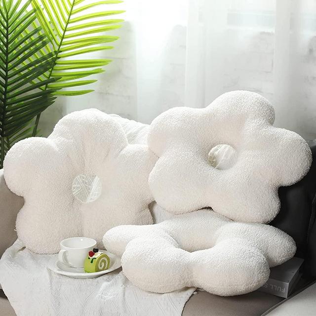 Unittype 3 Pcs Flower Shaped Spherical Throw Pillows 18.8 x 15.7 Inch Nordic Style Decorative Plush Flower Pillow Aesthetic Flower Cushion Trendy Cute for Office Home Bedroom Sofa Decor (White)