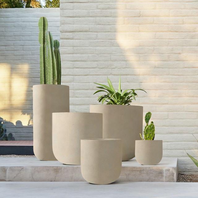 Radius Ficonstone Indoor/Outdoor Planter in Alabaster Large