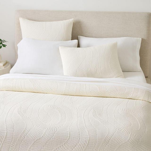 Trailing Fern Matelassé Duvet, King, White
