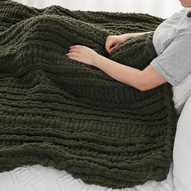 Battilo Olive Green Chunky Knit Throw Blanket foc Couch, Super Thick Green Chenille Blanket Throw, Handmade Cable Knit Crochet Blanket, 50"x60"