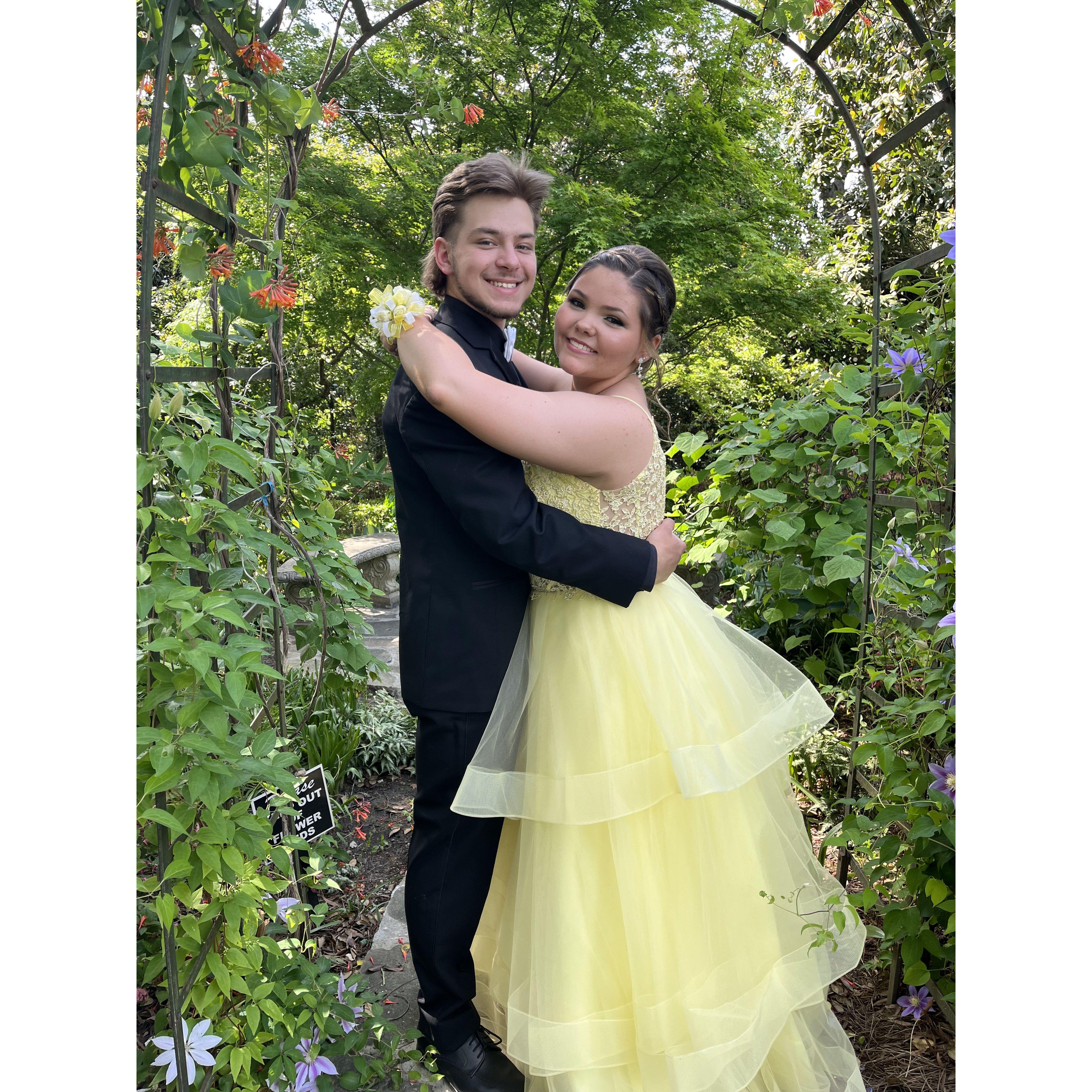 Our senior prom💛