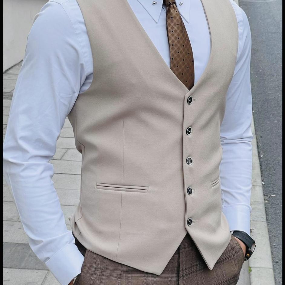 Men’s Dress Code:

- White Button Dress Shirt (Unbuttoned, Sleeves Rolled up)
- Beige Vest
- Brown Patterned Dress Pants
- Brown Dress Shoes
- Choice of Belt
- Sunglasses (Optional)
- NO JACKET & TIE